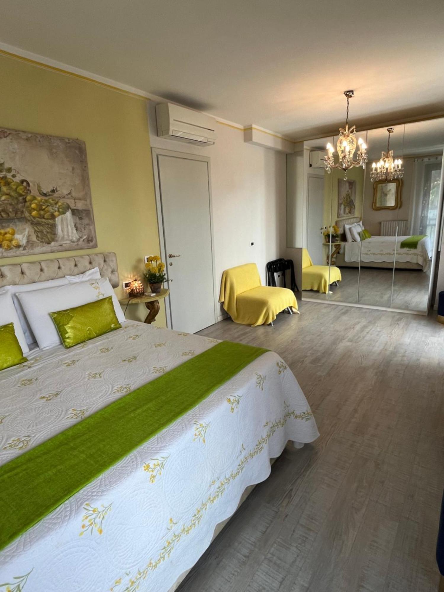 Garda Blue Lake Home Luxury Appartment Desenzano del Garda Exterior photo